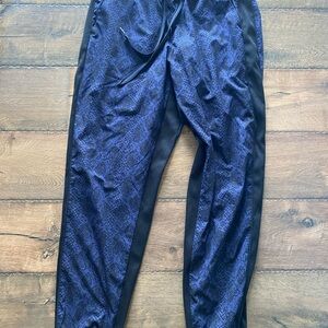Athleta 

Printed Brooklyn jogger

Size 8